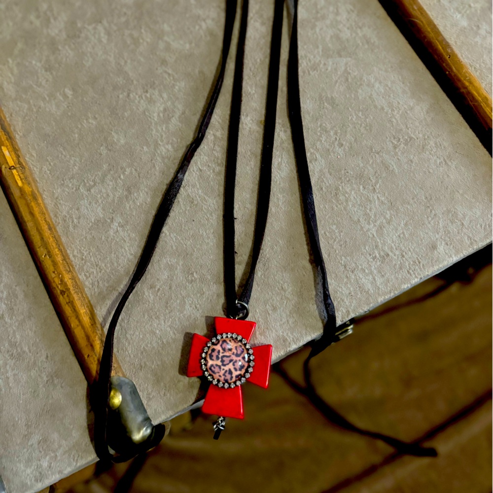 KIG Leather choker